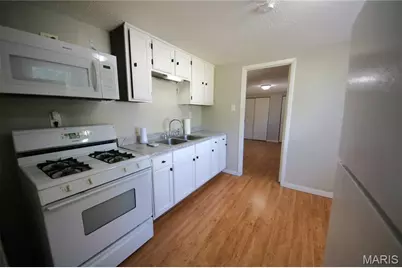 8916 Higginson Drive, Saint Louis, MO 63121 - Photo 9