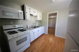 8916 Higginson Dr, Saint Louis, MO 63121 - Photo 9