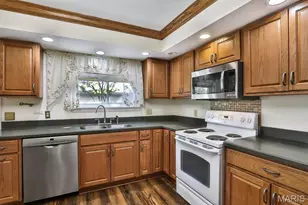 5420 Kenrick Parke Dr, Saint Louis, MO 63119 - Photo 9