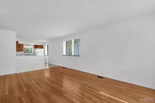 131 Monica Dr, Saint Louis, MO 63127 - Photo 3