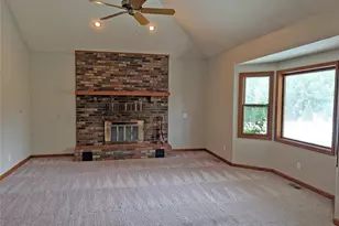 24 Huntington Pkwy, Saint Charles, MO 63301 - Photo 13