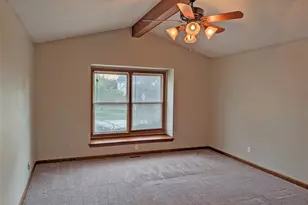24 Huntington Pkwy, Saint Charles, MO 63301 - Photo 5