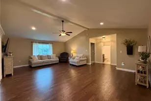 5752 Clear Creek, Hannibal, MO 63401 - Photo 3