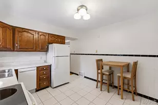 525 S Castello St, Florissant, MO 63031 - Photo 7
