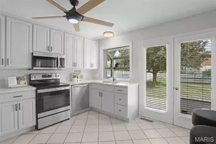 6834 Black Water Dr, Saint Louis, MO 63129 - Photo 9