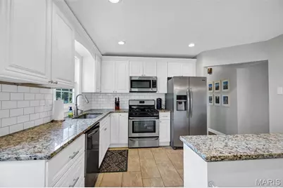 11 Hedgewood Lane, Ballwin, MO 63011 - Photo 7