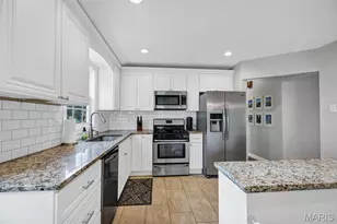 11 Hedgewood Ln, Ballwin, MO 63011 - Photo 7