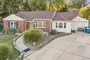10227 Burdeau Ln, Overland, MO 63114 - Photo 5