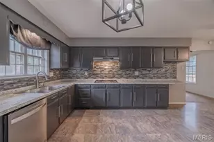 28 Hawthorne Dr, Warrenton, MO 63383 - Photo 9