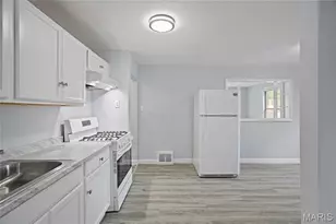 10171 Newbold Dr, Saint Louis, MO 63137 - Photo 9