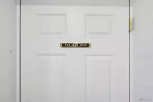 49 Waverton Dr, Ladue, MO 63124 - Photo 39