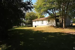212 E Hillside Dr, Farmington, MO 63640 - Photo 3