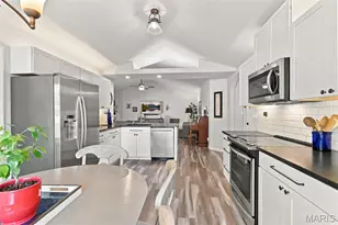14 Quiet Meadow Ct, Saint Peters, MO 63376 - Photo 9