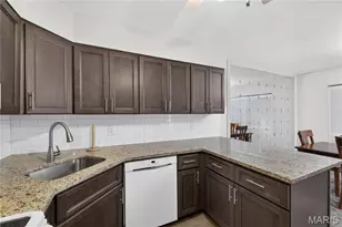 10018 Bunker Hill Dr, Saint Louis, MO 63123 - Photo 11
