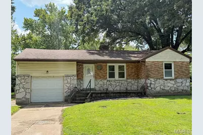 1572 Farmview Avenue, Saint Louis, MO 63138 - Photo 1