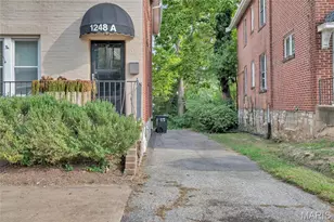 1248 Moorlands Dr, Saint Louis, MO 63117 - Photo 19