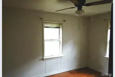 7404 Hillsdale Drive, Saint Louis, MO 63121 - Photo 9