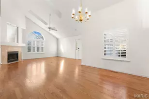 7463 Woodlawn Colonial Ln, Saint Louis, MO 63119 - Photo 3