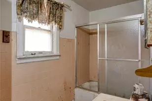 9739 McDowell Pl, Saint Louis, MO 63114 - Photo 15