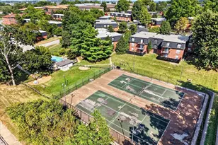 10401 Briarbend Dr, Saint Louis, MO 63146 - Photo 5