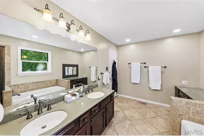 16550 Green Pines Drive, Ballwin, MO 63011 - Photo 15