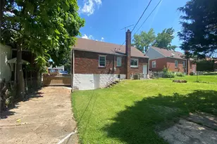 8902 Oneida Ln, Saint Louis, MO 63114 - Photo 11