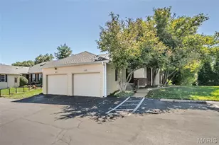 1077 Brooksgate Manor Dr, Saint Louis, MO 63122 - Photo 3
