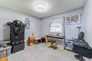 2028 Hungerford Dr, Saint Louis, MO 63031 - Photo 25
