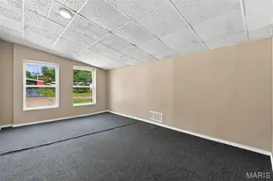 8408 Chalons Ct, Berkeley, MO 63134 - Photo 15