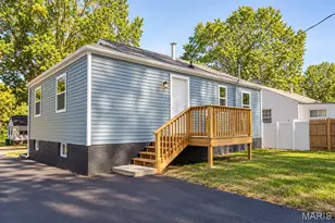 7948 Monroe Dr, Hanley Hills, MO 63133 - Photo 17