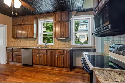 10305 Thorpe Avenue, Saint Louis, MO 63114 - Photo 17
