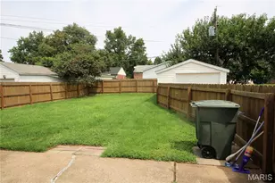 4317 Sunshine Dr, Saint Louis, MO 63116 - Photo 3