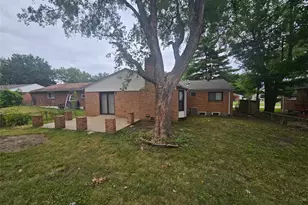 2541 Courtyard Pl, Florissant, MO 63031 - Photo 9