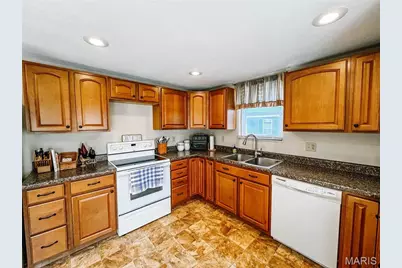 209 E Walnut, Shelbina, MO 63468 - Photo 9