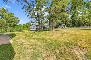 460 Adrian Dr, Saint Louis, MO 63137 - Photo 31