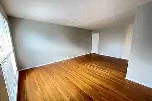 10506 Spring Garden Dr, Saint Louis, MO 63137 - Photo 7