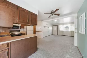486 Scenic Dr, Saint Louis, MO 63137 - Photo 7