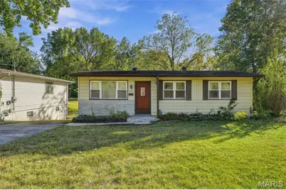 486 Scenic Drive, Saint Louis, MO 63137 - Photo 1