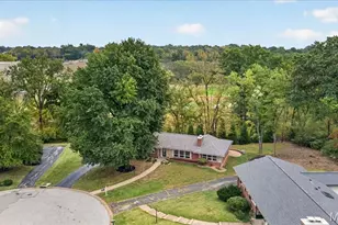 13 Spoede Hills Dr, Saint Louis, MO 63141 - Photo 29