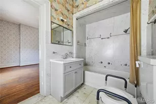 57 Kingsbury Pl, Saint Louis, MO 63112 - Photo 19