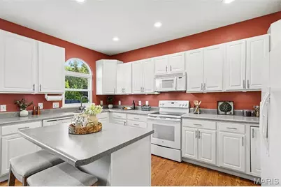 7445 Stream Valley Court, Saint Louis, MO 63129 - Photo 9