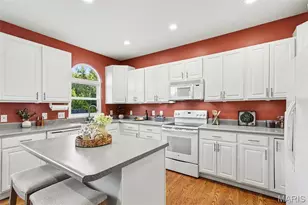 7445 Stream Valley Ct, Saint Louis, MO 63129 - Photo 9