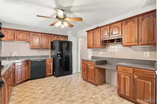 4866 Arevalo Dr, Saint Louis, MO 63128 - Photo 9