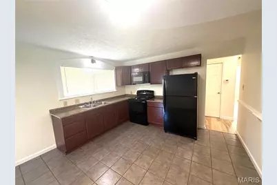 555 Versailles Drive, Florissant, MO 63031 - Photo 11