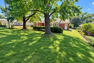 11 Pinewood Dr, Saint Louis, MO 63123 - Photo 3