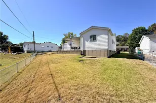 10646 Foxpath Dr, Bellefontaine Neighbors, MO 63137 - Photo 5