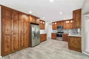 653 Oak Springs Trail Dr, Ballwin, MO 63021 - Photo 9