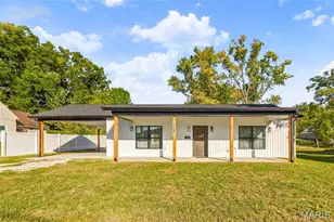 723 Broadway Ext, Elsberry, MO 63343 - Photo 1