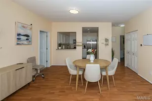 10905 Vauxhall Dr, Creve Coeur, MO 63146 - Photo 7