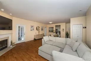 10905 Vauxhall Dr, Creve Coeur, MO 63146 - Photo 3